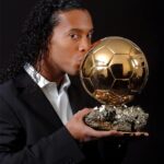 Ronaldinho Instagram – Ballon d’Or 2005 🏆
Sem palavras para descrever a emoção de receber este troféu… 
Obrigado a todos que estiveram comigo nessa jornada e me ajudaram a tornar este sonho possível!!! Obrigado!!!!!!!!!!