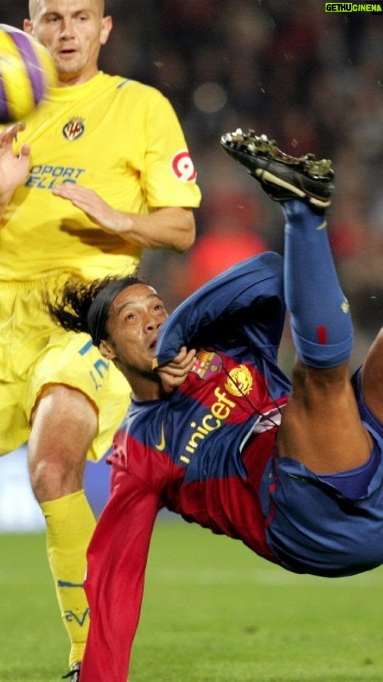 Ronaldinho - 1.2 Million Likes - Dia de relembrar um dos gols mais bonitos da minha carreira!!!
Em 2006 vencemos o Villareal por 4x0 e tive a felicidade de marcar este lindo gol 🤙🏾