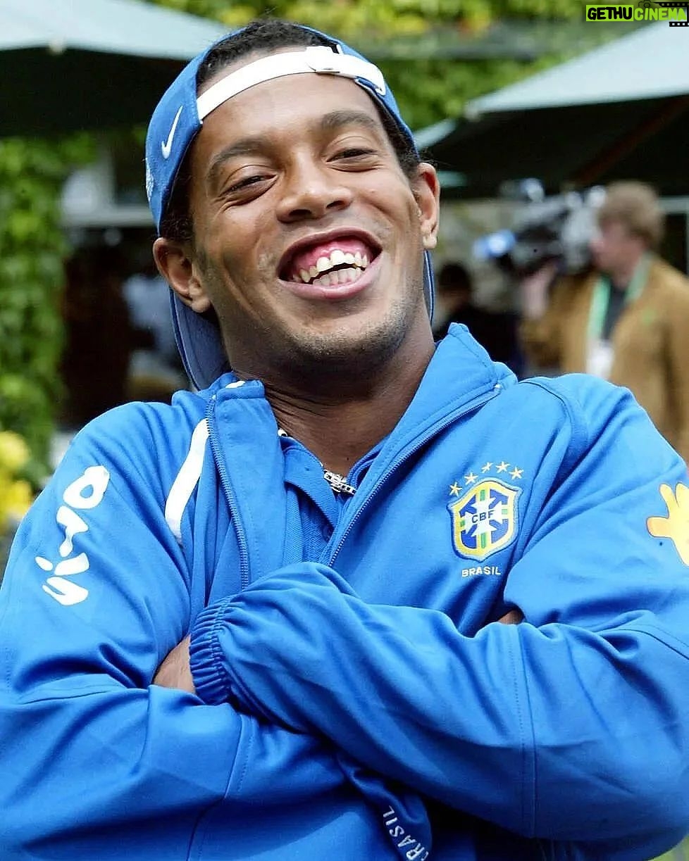 Ronaldinho - 784K Likes - Fds chegando e a gente fica como??? kkkkkkkkk
Vamo que vamo!!! 🚀🤙🏾