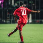 Ronaldinho Instagram - Obrigado pelo carinho galera de Miami!!! 🇺🇸🇺🇸 Que alegria levar a magia das #LeyendasCONMEBOL para o mundo!!! Mt feliz por estar de novo em campo com tantos craques 🤙🏾 DRV PNK Stadium