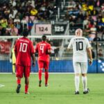 Ronaldinho Instagram - Obrigado pelo carinho galera de Miami!!! 🇺🇸🇺🇸 Que alegria levar a magia das #LeyendasCONMEBOL para o mundo!!! Mt feliz por estar de novo em campo com tantos craques 🤙🏾 DRV PNK Stadium