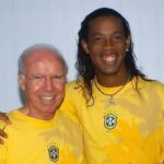 Ronaldinho Instagram - Obrigado por tudo mestre !!! Descanse em paz 🙏🏾