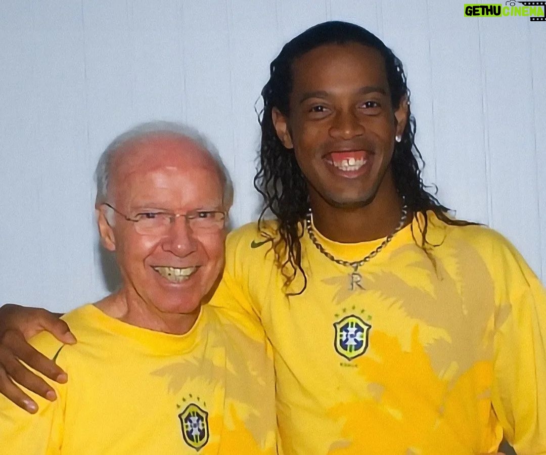 Ronaldinho - 841.4K Likes - Obrigado por tudo mestre !!!
Descanse em paz 🙏🏾