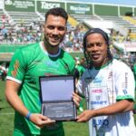 Ronaldinho Instagram – #TBT em Chapecó!!!
Mt obrigado pelo carinho de todos no último fds! Galera alto astral e evento lindo… Até a próxima 🤙🏾

📷 @fotojuliagalvao
@wilberphotosport