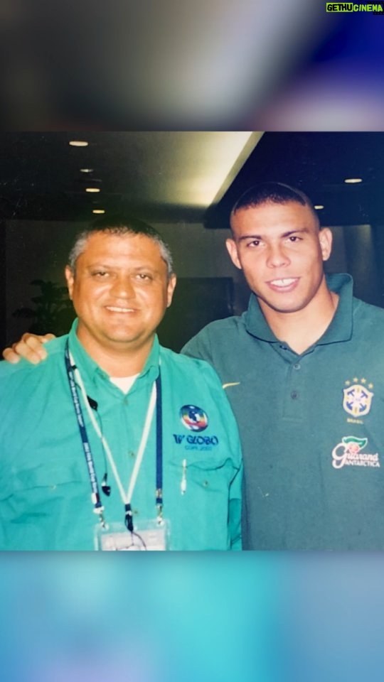 Ronaldo Instagram - Hoje o Fenômeno viveu um dia emocionante! Seu amigo de longa data, João Ramalho, produtor-executivo da Globo, foi homenageado pela FIFA e @Ronaldo fez questão de comparecer para entregar o prêmio pela nona cobertura de Copa do Mundo. 👏 E essa parceria tem muita história! São mais de 20 anos de amizade entre o patrão e João, que tem o carinhoso apelido de Seu Nélio - o pai do Fenômeno. Parabéns, João! #ronaldotv #joaoramalho #fifaworldcup #ronaldo #fenomeno