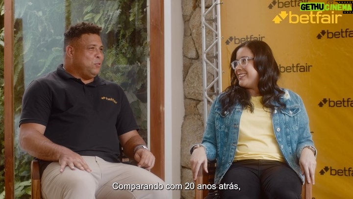Ronaldo Instagram - O dia em que eu e Rivaldo fomos convocados pela Betfair para surpreender uma fã que perdeu a decisão do penta. Luana, espero que esse nosso encontro tenha compensado toda a frustração de 2002. Parece que agora o jogo é outro, né? 😎