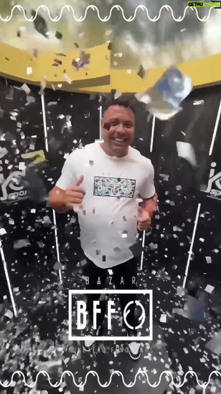 Ronaldo Instagram - O Bazar da Fundação Fenômenos tá muito ON! É hoje! @eusoubff @fundacaofenomenos #eusoubff