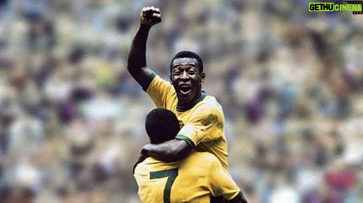 Ronaldo Instagram - Lenda, gênio, referência, ídolo. Pra mim, pro mundo. Vida longa ao rei @pele!