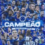 Ronaldo Instagram – Ainda sem palavras, tentando assimilar tudo o que vivemos nos últimos meses. Nós. Nação Azul. SAF @cruzeiro. Da diretoria aos sócios-torcedores. Da comissão técnica à arquibancada. Dos bastidores ao campo.

O acesso mais rápido da história da série B já era uma conquista nossa – com nove meses do projeto de reconstrução do clube, o melhor resultado possível. 

Aí vem o título que, claro, como vocês, eu já estava na expectativa. Mas do sofá? Com seis rodadas de antecedência? Outro recorde?

Pra minha vida, mais um capítulo de superação com o futebol. Pra nossa Raposa 🦊, o seu devido lugar: a elite do esporte. É Série A! É Campeão! 

Como disse dias atrás, vamos por mais! Muito mais! Vamos juntos! 💙