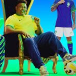 Ronaldo Instagram – Garra.
É a vontade de seguir em frente.
É sangue no olho.
É pressão. Dentro e fora do campo.
É driblar, pedalar, rabiscar, lutar.
No país que não desiste nunca, garra é a segunda língua.
É acreditar até o último segundo.
É coletivo.
Representa mais de 210 milhões de brasileiros. 
É a nossa Garra.

Veste a garra.
Nossa garra segue em frente.

#vesteAGarra