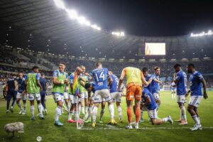 Ronaldo Instagram - VOLTAMOS!!! Que noite inesquecível. Vocês merecem, Nação Azul! 💙🦊