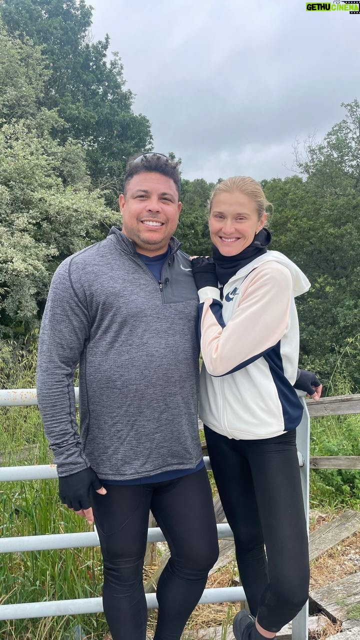 Ronaldo - 317.8K Likes - Vamos para o último dia de pedaladas até Santiago de Compostela. Só faltam 50km.
Last 50km to Santiago de Compostela. Let’s go!
#RonaldoCaminoSantiago