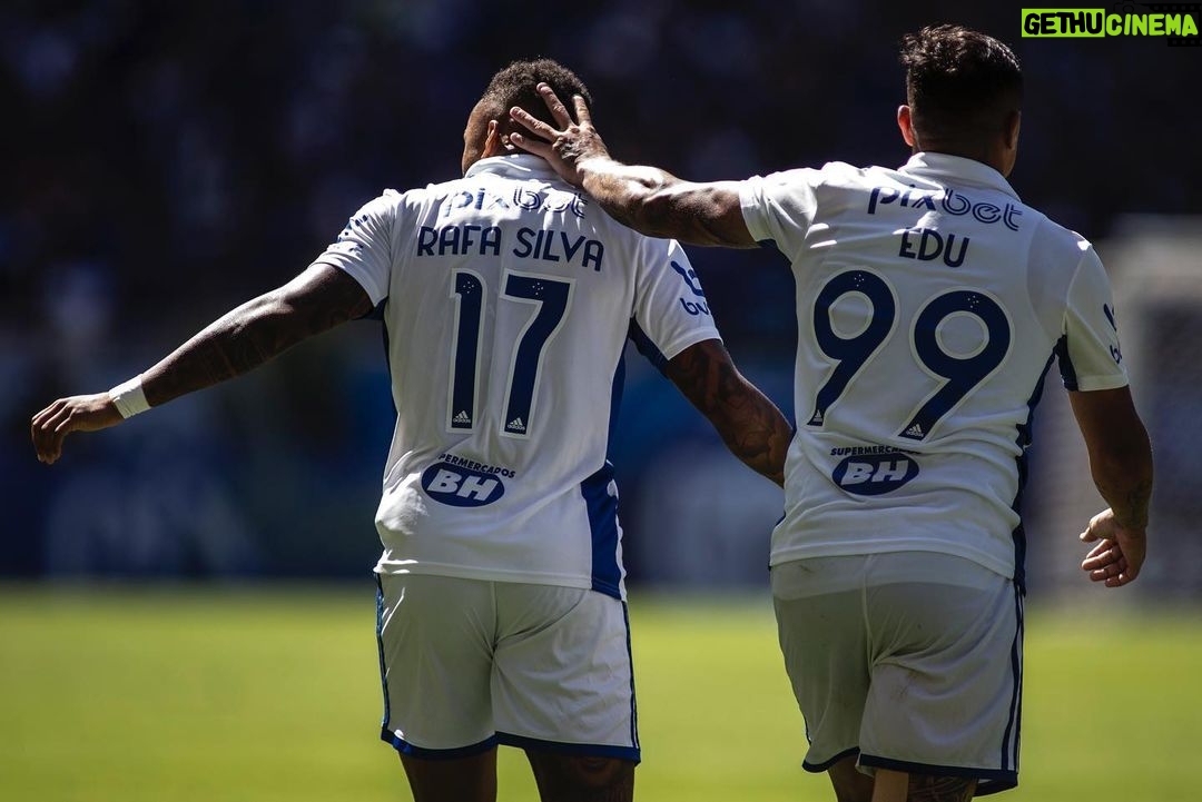 Ronaldo Instagram - Cada vez mais feliz que estamos conseguindo propor o jogo com intensidade do início ao fim! Parabéns para a NAÇÃO AZUL que lotou o Mineirão e transformou em um caldeirão insuportável pro nosso adversário! Vamos @cruzeiro. Vamos por mais e mais!