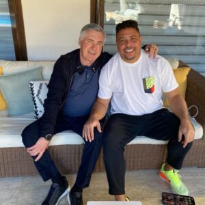 Ronaldo Instagram - Uno dei più grandi allenatori che ho avuto nella mia carriera, ancora più grande come persona. Un piacere rivederci Mister @mrancelotti