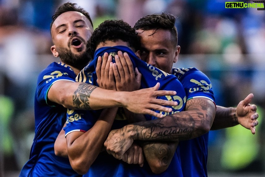 Ronaldo Instagram - A vitória de hoje é apenas o primeiro passo. Todo o elenco e a comissão técnica estão de parabéns pela entrega, intensidade e paixão que demostraram pela nossa camisa. Obrigado Nação Azul pelo apoio. Ainda precisamos muito de vocês. Tem muito trabalho e suor pela frente. 💙 #cruzeiro 📸: @ggaleixo / Cruzeiro Arena Independência