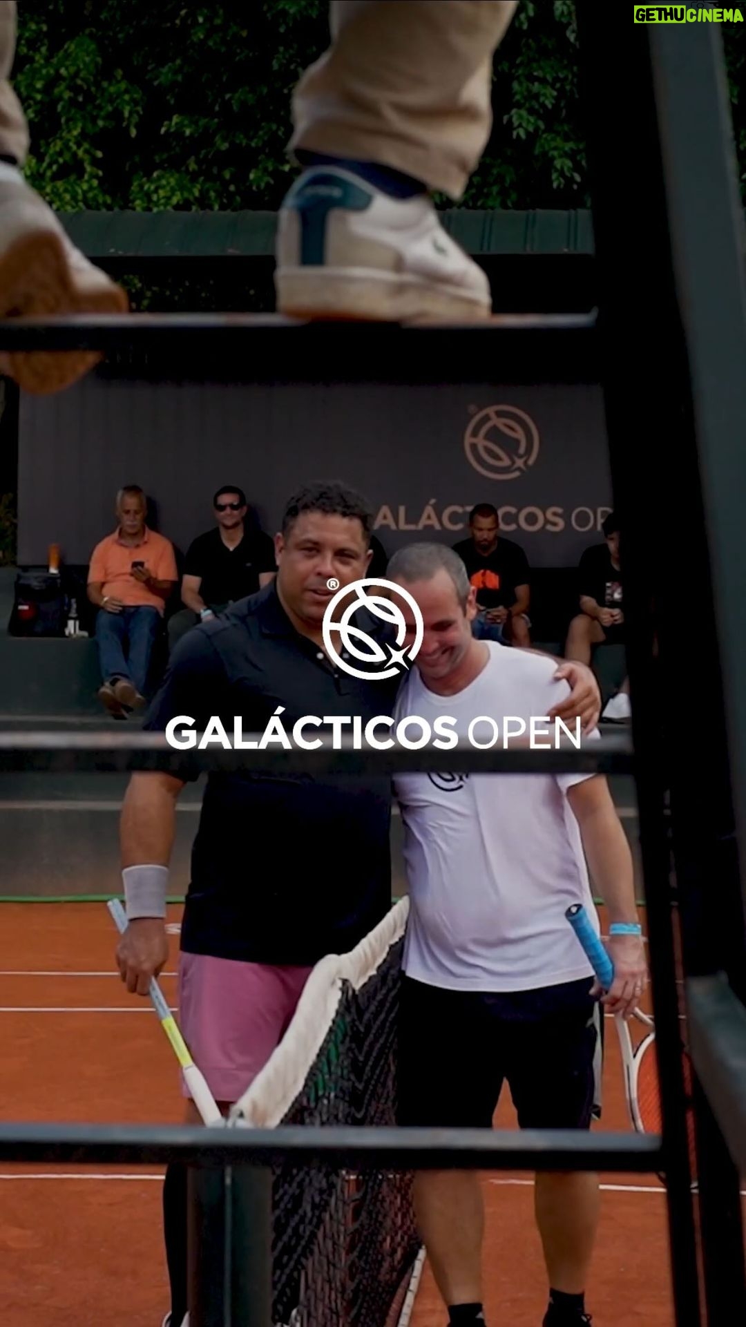 Ronaldo Instagram - um pouco de emoção nessa quinta-feira pra começar o ano por aqui #tbt quem aí acompanhou a transmissão do @galacticosopen 2021 🎾 em prol da @fundacaofenomenos na #ronaldotv? 🙋🏾 esses dois fenômenos @ronaldo e @caiobaribeiro deram show em quadra e nos emocionaram nos bastidores 👏 o canal do @ronaldo na twitch é nosso hub de conteúdo lançado no fim do ano passado e já repleto de registros épicos como esses vem muito mais por aí 👀 #oddznetwork