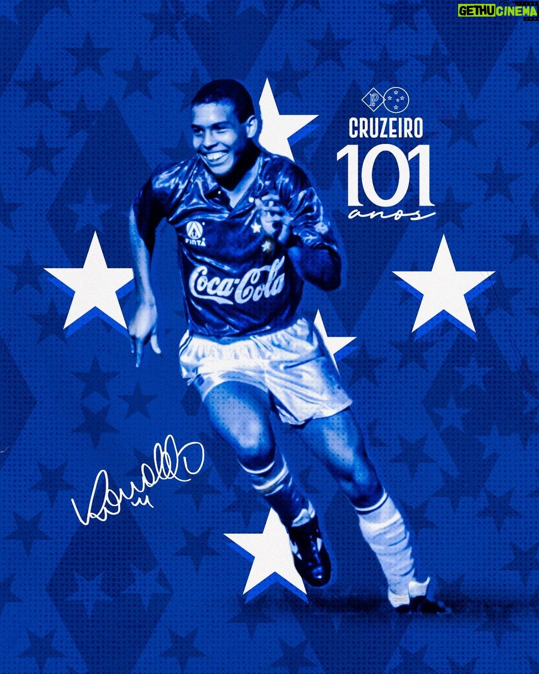 Ronaldo Instagram - Nação cruzeirense, essa não é a forma que eu gostaria de passar esse 2 de janeiro mais que especial pra gente. Planejei estarmos juntos hoje, em Belo Horizonte, comemorando os 101 anos do Cabuloso. Estava na maior expectativa e com tudo organizado pra esse momento. Mas existem situações na vida que fogem ao nosso controle e, infelizmente, ontem à noite me vi diante de uma delas. Comecei a me sentir mal, fiz um PCR e acordei hoje com o resultado positivo para Covid-19. O mais importante é que estou vacinado, seguirei os protocolos de isolamento e, ao fim dele, espero estar 100% recuperado para retomar a agenda. Nosso encontro não foi cancelado, foi adiado em razão das circustâncias. E eu faço questão de comemorar com vocês o aniversário do nosso clube! 💙 Em breve, anunciaremos aqui a nova programação. É só o começo da nossa luta juntos! Conto com vocês, contem comigo. #cruzeiro101anos