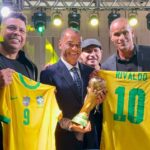 Ronaldo Instagram - Que alegria encontrar esses amigos e colocar a resenha em dia. Obrigado @cbf_futebol por reunir essa verdadeira família nos 20 anos do Penta! #20anosdopenta