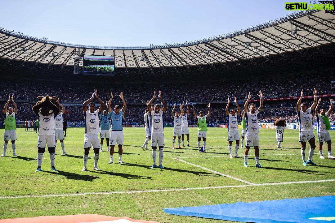 Ronaldo Instagram - Cada vez mais feliz que estamos conseguindo propor o jogo com intensidade do início ao fim! Parabéns para a NAÇÃO AZUL que lotou o Mineirão e transformou em um caldeirão insuportável pro nosso adversário! Vamos @cruzeiro. Vamos por mais e mais!