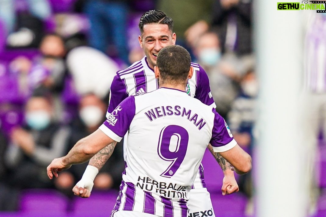 Ronaldo Instagram - 5x1 ¡Festival de goles en Zorrilla! 🏟️💜 El equipo ha estado sobresaliente. Enhorabuena, @7sergioLeon, porque un Hat-Trick no se marca todos los días. ⚽⚽⚽ Ganas de más. A por el próximo en Tenerife. ¡Vamos, Pucela! 🔥