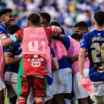 Ronaldo Instagram - A vitória de hoje é apenas o primeiro passo. Todo o elenco e a comissão técnica estão de parabéns pela entrega, intensidade e paixão que demostraram pela nossa camisa. Obrigado Nação Azul pelo apoio. Ainda precisamos muito de vocês. Tem muito trabalho e suor pela frente. 💙 #cruzeiro 📸: @ggaleixo / Cruzeiro Arena Independência