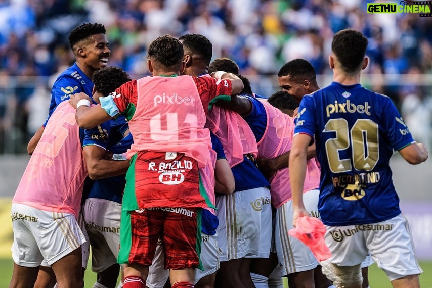 Ronaldo Instagram - A vitória de hoje é apenas o primeiro passo. Todo o elenco e a comissão técnica estão de parabéns pela entrega, intensidade e paixão que demostraram pela nossa camisa. Obrigado Nação Azul pelo apoio. Ainda precisamos muito de vocês. Tem muito trabalho e suor pela frente. 💙 #cruzeiro 📸: @ggaleixo / Cruzeiro Arena Independência