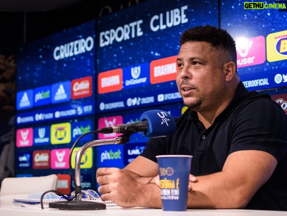 Ronaldo Instagram - Dia de sentir a energia da Toca da Raposa II, conhecer os jogadores e a comissão técnica. Muito diálogo, olho no olho e a minha gratidão a cada um de vocês que confia em mim. A casa é nossa! Nada será fácil, temos muito trabalho pela frente e uma certeza: eu to #fechadocomocruzeiro. E você? 🦊💙 - Ph: Gustavo Aleixo/Cruzeiro Toca Da Raposa II