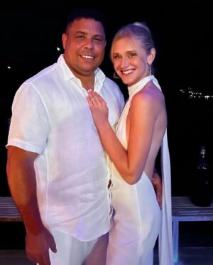 Ronaldo Instagram - Feliz Ano Novo! Que em 2022 todos os nossos sonhos se realizem! 💙💜