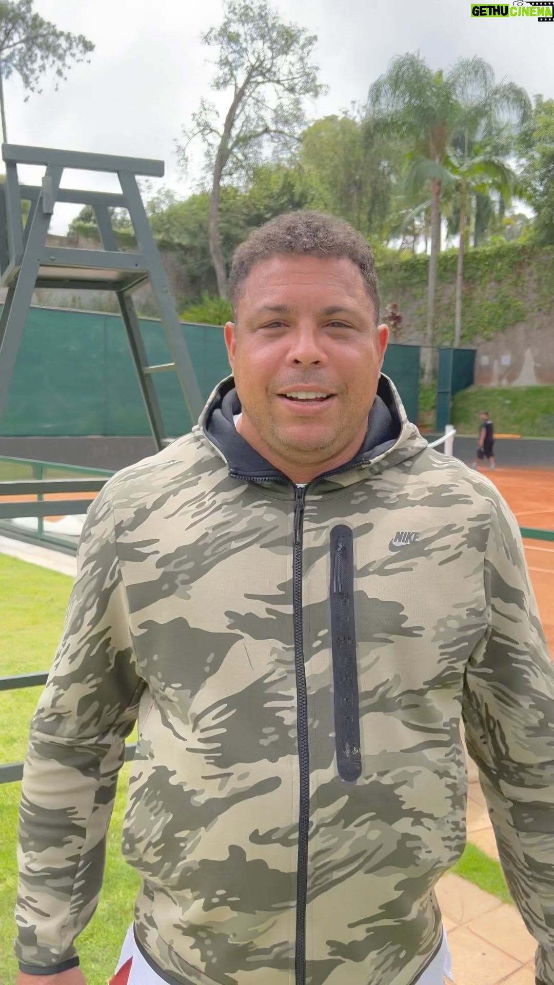 Ronaldo - 318.3K Likes - Em prol da @fundacaofenomenos anunciamos que o @galacticosopen desse ano vai ser transmitido ao vivo na #RonaldoTV de 15 a 19 de Dezembro!
Aproveito pra já convidar meu irmão @kaka para comigo dar esse #saqueprofuturo e ajudar muita gente.