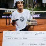 Ronaldo Instagram - Após 9 dias de torneio e 5 dias de transmissão ao vivo, o Galácticos Open em prol da @fundacaofenomenos acabou. Reforçamos o cunho social do evento e a importância da generosidade de todos que tem doado, e buscamos compartilhar esses recursos com outras organizações, para fortalecer ainda mais essa corrente de impacto social positivo. ⠀⠀⠀⠀⠀⠀⠀⠀⠀ Por isso, os campeões das chaves 2 e 3, @_brunorosa e @ninextt, receberam o prêmio de 25 mil reais para serem doados à organizações sociais de sua escolha.  ⠀⠀⠀⠀⠀⠀⠀⠀⠀ E também premiamos os alunos do @projetoboladentro, instituição parceira da @givaldobarbosatennis responsável pela organização do torneio ao lado da @octagonbrasil. ⠀⠀⠀⠀⠀⠀⠀⠀⠀ Nós da Fundação Fenômenos agradecemos a todos os galácticos, os voluntários, todos os apoiadores, e aos patrocinadores @netshoes @santanderprivatebanking e @neoquimica. E principalmente a todas as pessoas que doaram em suas casas. Vocês estão nos ajudando a transformar o Brasil num país mais inclusivo e potente. ⠀⠀⠀⠀⠀⠀⠀⠀⠀ Continuem doando através do link na nossa bio! #saqueprofuturo