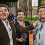 Ronaldo Instagram - Após 9 dias de torneio e 5 dias de transmissão ao vivo, o Galácticos Open em prol da @fundacaofenomenos acabou. Reforçamos o cunho social do evento e a importância da generosidade de todos que tem doado, e buscamos compartilhar esses recursos com outras organizações, para fortalecer ainda mais essa corrente de impacto social positivo. ⠀⠀⠀⠀⠀⠀⠀⠀⠀ Por isso, os campeões das chaves 2 e 3, @_brunorosa e @ninextt, receberam o prêmio de 25 mil reais para serem doados à organizações sociais de sua escolha.  ⠀⠀⠀⠀⠀⠀⠀⠀⠀ E também premiamos os alunos do @projetoboladentro, instituição parceira da @givaldobarbosatennis responsável pela organização do torneio ao lado da @octagonbrasil. ⠀⠀⠀⠀⠀⠀⠀⠀⠀ Nós da Fundação Fenômenos agradecemos a todos os galácticos, os voluntários, todos os apoiadores, e aos patrocinadores @netshoes @santanderprivatebanking e @neoquimica. E principalmente a todas as pessoas que doaram em suas casas. Vocês estão nos ajudando a transformar o Brasil num país mais inclusivo e potente. ⠀⠀⠀⠀⠀⠀⠀⠀⠀ Continuem doando através do link na nossa bio! #saqueprofuturo