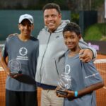 Ronaldo Instagram - Após 9 dias de torneio e 5 dias de transmissão ao vivo, o Galácticos Open em prol da @fundacaofenomenos acabou. Reforçamos o cunho social do evento e a importância da generosidade de todos que tem doado, e buscamos compartilhar esses recursos com outras organizações, para fortalecer ainda mais essa corrente de impacto social positivo. ⠀⠀⠀⠀⠀⠀⠀⠀⠀ Por isso, os campeões das chaves 2 e 3, @_brunorosa e @ninextt, receberam o prêmio de 25 mil reais para serem doados à organizações sociais de sua escolha.  ⠀⠀⠀⠀⠀⠀⠀⠀⠀ E também premiamos os alunos do @projetoboladentro, instituição parceira da @givaldobarbosatennis responsável pela organização do torneio ao lado da @octagonbrasil. ⠀⠀⠀⠀⠀⠀⠀⠀⠀ Nós da Fundação Fenômenos agradecemos a todos os galácticos, os voluntários, todos os apoiadores, e aos patrocinadores @netshoes @santanderprivatebanking e @neoquimica. E principalmente a todas as pessoas que doaram em suas casas. Vocês estão nos ajudando a transformar o Brasil num país mais inclusivo e potente. ⠀⠀⠀⠀⠀⠀⠀⠀⠀ Continuem doando através do link na nossa bio! #saqueprofuturo