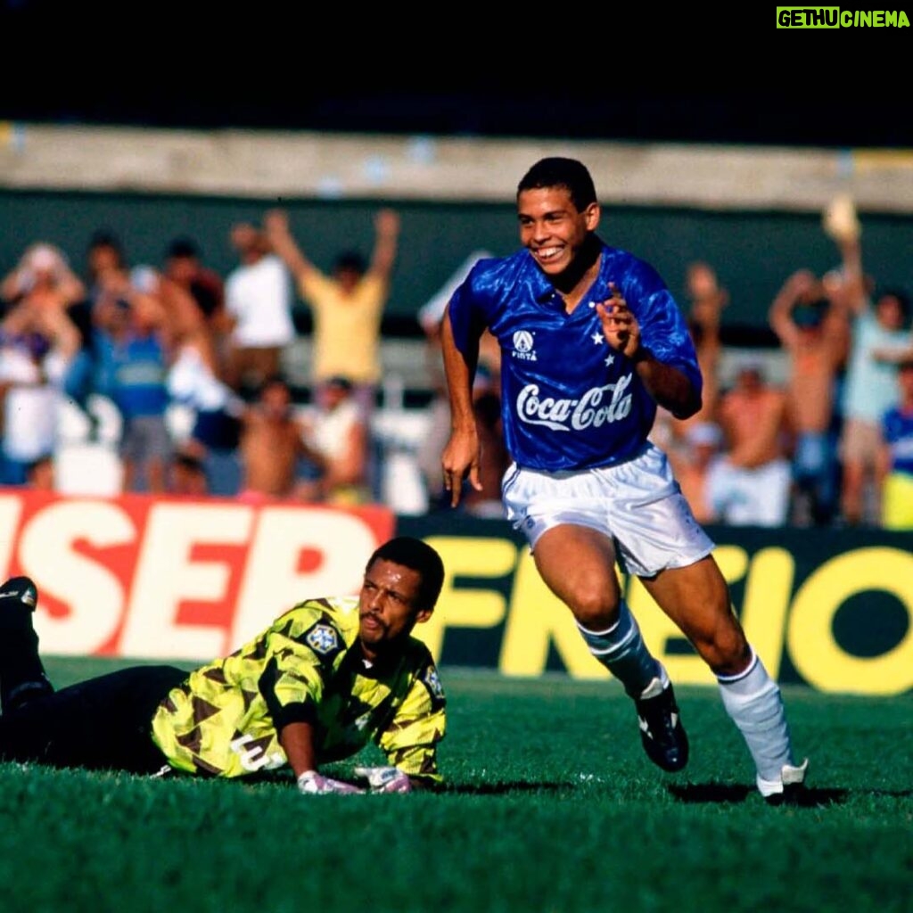 Ronaldo Instagram - Feliz aniversário, Cruzeiro! 103 anos de tradição. Uma honra fazer parte da história deste clube gigante! #Cruzeiro103Anos 💙🦊