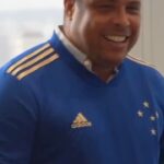 Ronaldo Instagram - Há 2 anos, dávamos o primeiro passo para a compra do Cruzeiro. No dia 18 de dezembro de 2021, assumi o compromisso de gerir e recuperar esse clube que tinha me dado tanto. Nestes dois anos, conquistamos o acesso à série A, fizemos reformas estruturais nas Tocas 1 e 2, aprovamos a Recuperação Judicial do clube, reformulamos a metodologia do futebol, passando pela base, time feminino e masculino, regularizamos os pagamentos e garantimos a vaga em uma competição internacional. Com um trabalho sério e honesto, colocamos o Cruzeiro no lugar que ele merece, e estamos apenas começando! Vamos seguir firmes, rumo a objetivos mais audaciosos!