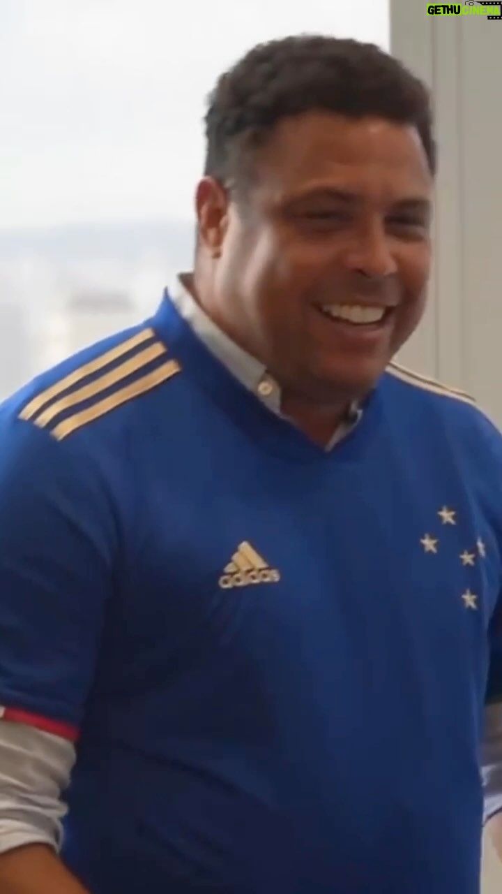 Ronaldo Instagram - Há 2 anos, dávamos o primeiro passo para a compra do Cruzeiro. No dia 18 de dezembro de 2021, assumi o compromisso de gerir e recuperar esse clube que tinha me dado tanto. Nestes dois anos, conquistamos o acesso à série A, fizemos reformas estruturais nas Tocas 1 e 2, aprovamos a Recuperação Judicial do clube, reformulamos a metodologia do futebol, passando pela base, time feminino e masculino, regularizamos os pagamentos e garantimos a vaga em uma competição internacional. Com um trabalho sério e honesto, colocamos o Cruzeiro no lugar que ele merece, e estamos apenas começando! Vamos seguir firmes, rumo a objetivos mais audaciosos!