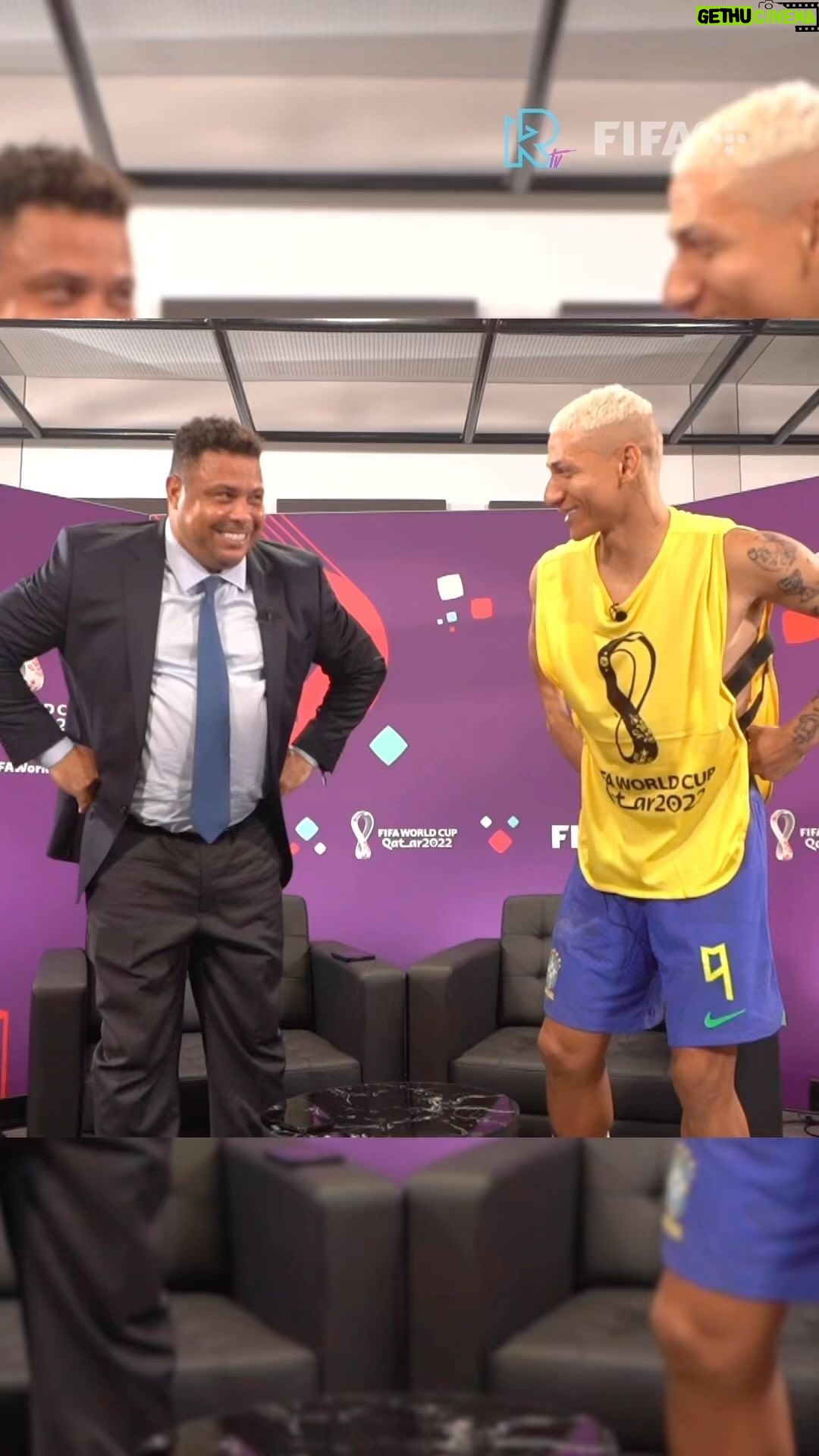 Ronaldo - 891.2K Likes - Quem também acordou assim hoje? 🐦 Vaaaamos, Brasil! 🇧🇷 Voa, Pombo! @richarlison