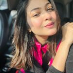Rooqma Ray Instagram - Pink isn’t just a color, it’s a feeling 💞 #insta #instagood #instagram #instafashion #pink #jacket #winterfashion #decemberdaily #instamood #loveyourself #rooqmaray Kolkata - The City of Joy