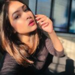 Rooqma Ray Instagram - Goggles on, worries off. #insta #instalike #instafashion #instalove #instacool #sunglass #black #wearblack #prada #winter #rooqmaray #sunkissed Kolkata