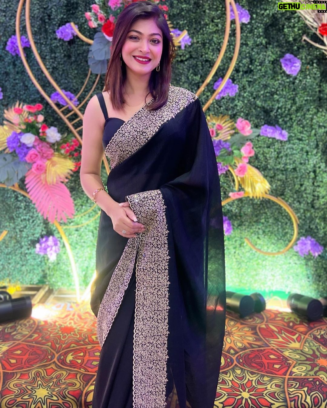 Rooqma Ray - 58.4K Likes - Every day is a reason to celebrate when you wear BLACK.
#instagram #instagood #instadaily #instafashion #instalove #black #blacksaree #sareelove #indianwedding #weddingseason #instaphoto