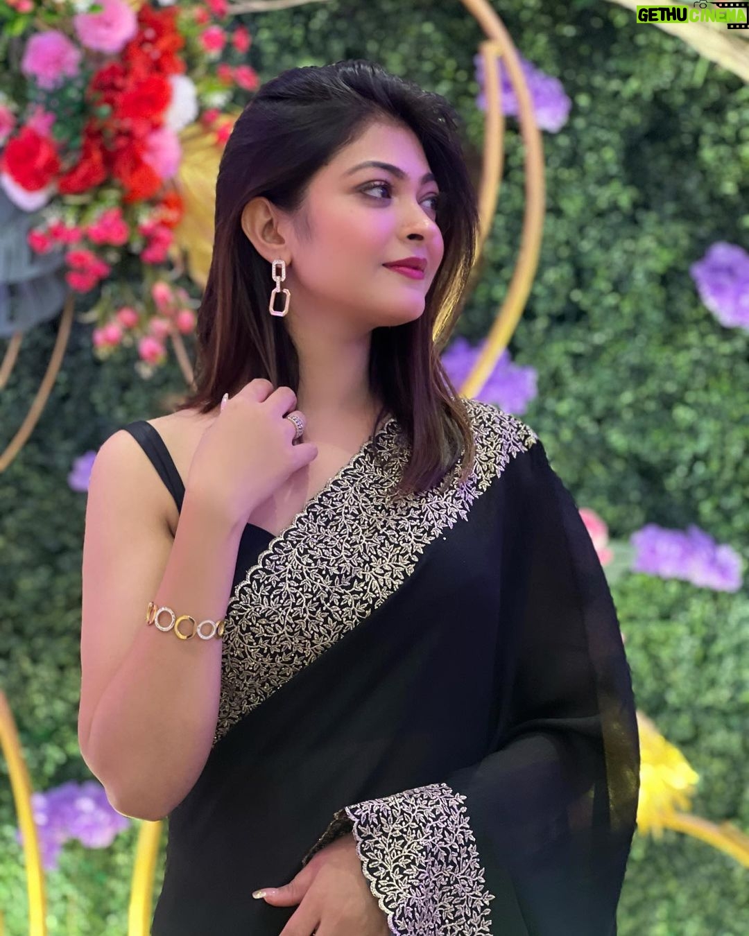 Rooqma Ray - 58.4K Likes - Every day is a reason to celebrate when you wear BLACK.
#instagram #instagood #instadaily #instafashion #instalove #black #blacksaree #sareelove #indianwedding #weddingseason #instaphoto