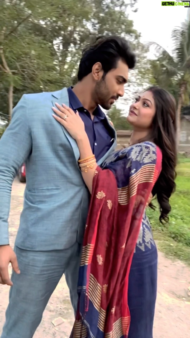 Rooqma Ray Instagram - Ujan & Purna Keep watching ROOPSAGARE MONER MANUSH Everyday at 8:30pm on @sunbanglaofficial #réel #reelsinstagram #reelitfeelit #roopsagarermonermanush #sunbangla #svf #bangla #insta #instadaily #instamood #actorslife #onscreencouple