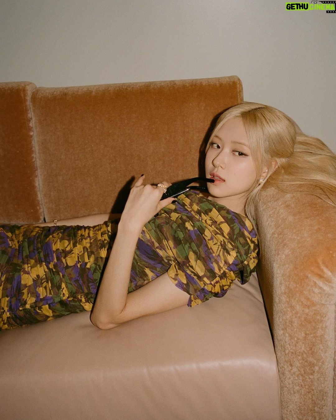 Rosé Instagram - @lacma wearing @ysl @anthonyvaccarello 💛