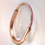 Rosé Instagram – Tiffany Lock ROSÉ Edition is a representation of the infinite power of love, embodying both the spirit of the Lock collection and the purpose of my music. Each design within my first capsule collection in collaboration with Tiffany features pink sapphires, one of nature’s rarest sapphire colors.
I hope you all enjoy these. 🤍