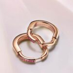 Rosé Instagram – Tiffany Lock ROSÉ Edition is a representation of the infinite power of love, embodying both the spirit of the Lock collection and the purpose of my music. Each design within my first capsule collection in collaboration with Tiffany features pink sapphires, one of nature’s rarest sapphire colors.
I hope you all enjoy these. 🤍