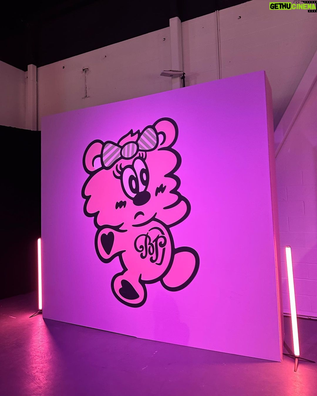 Rosé Instagram - 🎀 BORNPINK x @verdy (in LA) Los Angeles, California