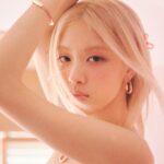 Rosé Instagram - 🍰 • @tiffanyandco x #tiffanylockroséedition go get yours..♡ • Photo: @zyobb Makeup: @iammaeng Hair: @leeseonyeong__ Style: @chochowon Nails: @nail_unistella Creative: @ityitj