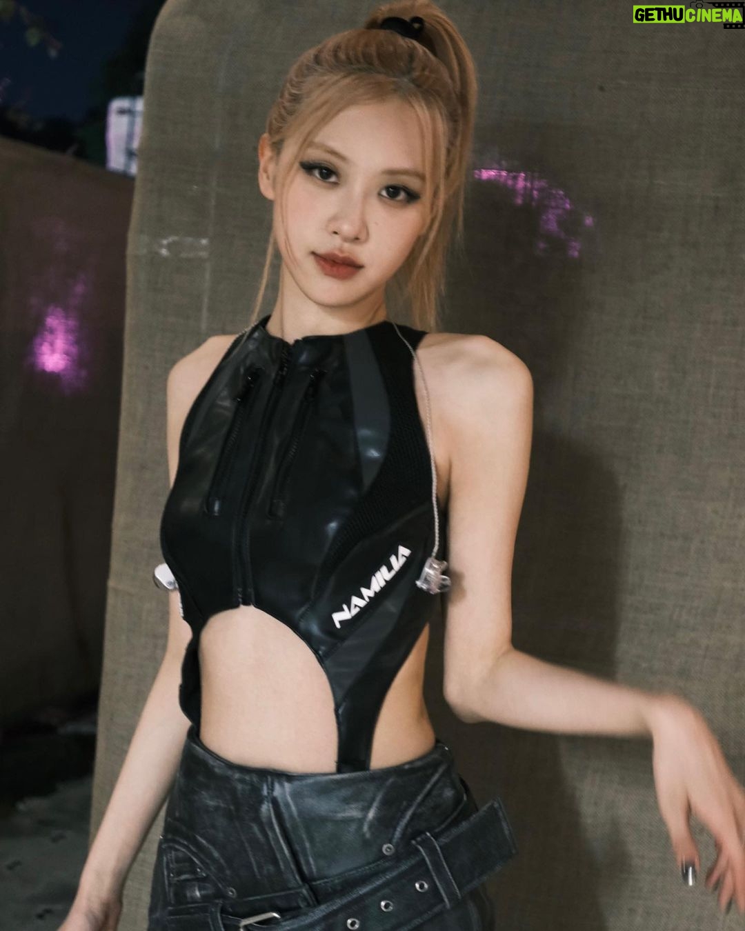 Rosé Instagram - BST Hyde Park was insanneee🖤🖤✨ love u blinks so sooo much. Blackpink in your areaaa Hyde Park, London