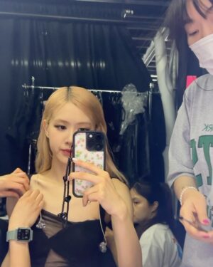 Rosé Instagram - Osaka 🤍 we had so much fun in your city.. how grateful we are for every single one of you..!! どもありがとうございます ♡ (the last one’s just for u blinks hehe)