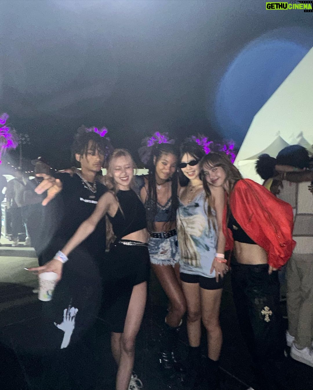 Rosé Instagram - 04.2023 What a journey it has been for us. To think of all the days and nights we worked hard to get to where we are today - we only have one thing to say to yall…. PINKCHELLA IN YOUR AREAAAA 💞 and that we’re overwhelmingly grateful for our staff, band, dancers and of course BLINKSSSSS we love you Coachella