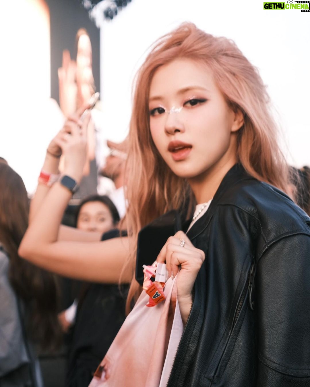 Rosé Instagram - 04.2023 What a journey it has been for us. To think of all the days and nights we worked hard to get to where we are today - we only have one thing to say to yall…. PINKCHELLA IN YOUR AREAAAA 💞 and that we’re overwhelmingly grateful for our staff, band, dancers and of course BLINKSSSSS we love you Coachella